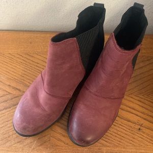 SOREL Women’s Red Wedge Boots Size 8